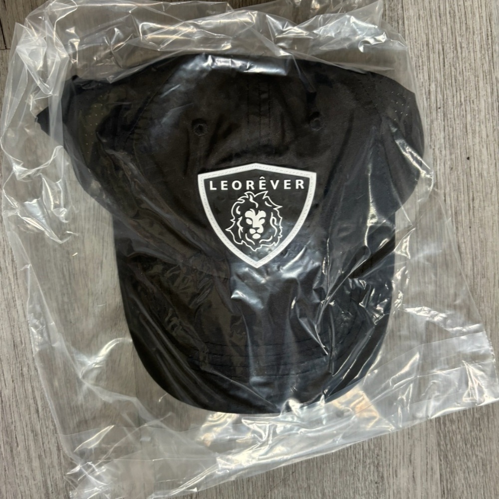 Leoever black baseball hat